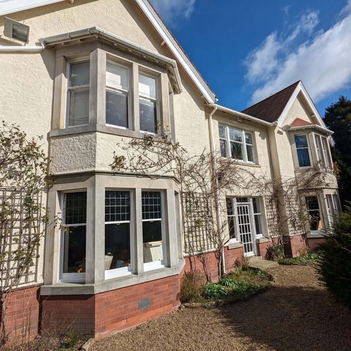 Heritage sliding sash bay window with slim timber-look midrails